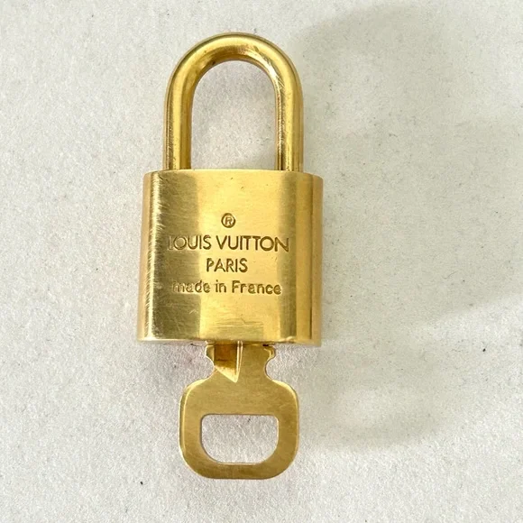 LOUIS VUITTON Padlock & Key Set Vintage Gold Plated Pre-Owned #303 - Picture 9 of 11